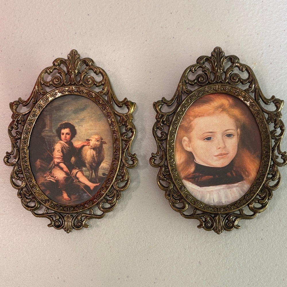Vintage Ornate Italy Oval Frames—BEAUTIFUL!!  Excellent Condition! 2 Frames